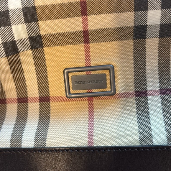 Burberry plaid bucket bag in excellent condition - Picture 2 of 15